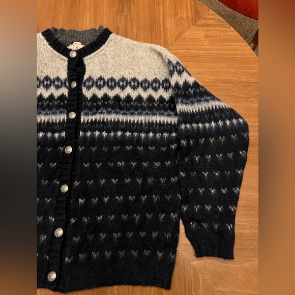 Vintage WOOLRICH Women’s Fair isle Nordic Wool Sweater Silver Button Blue USA - Picture 3 of 8
